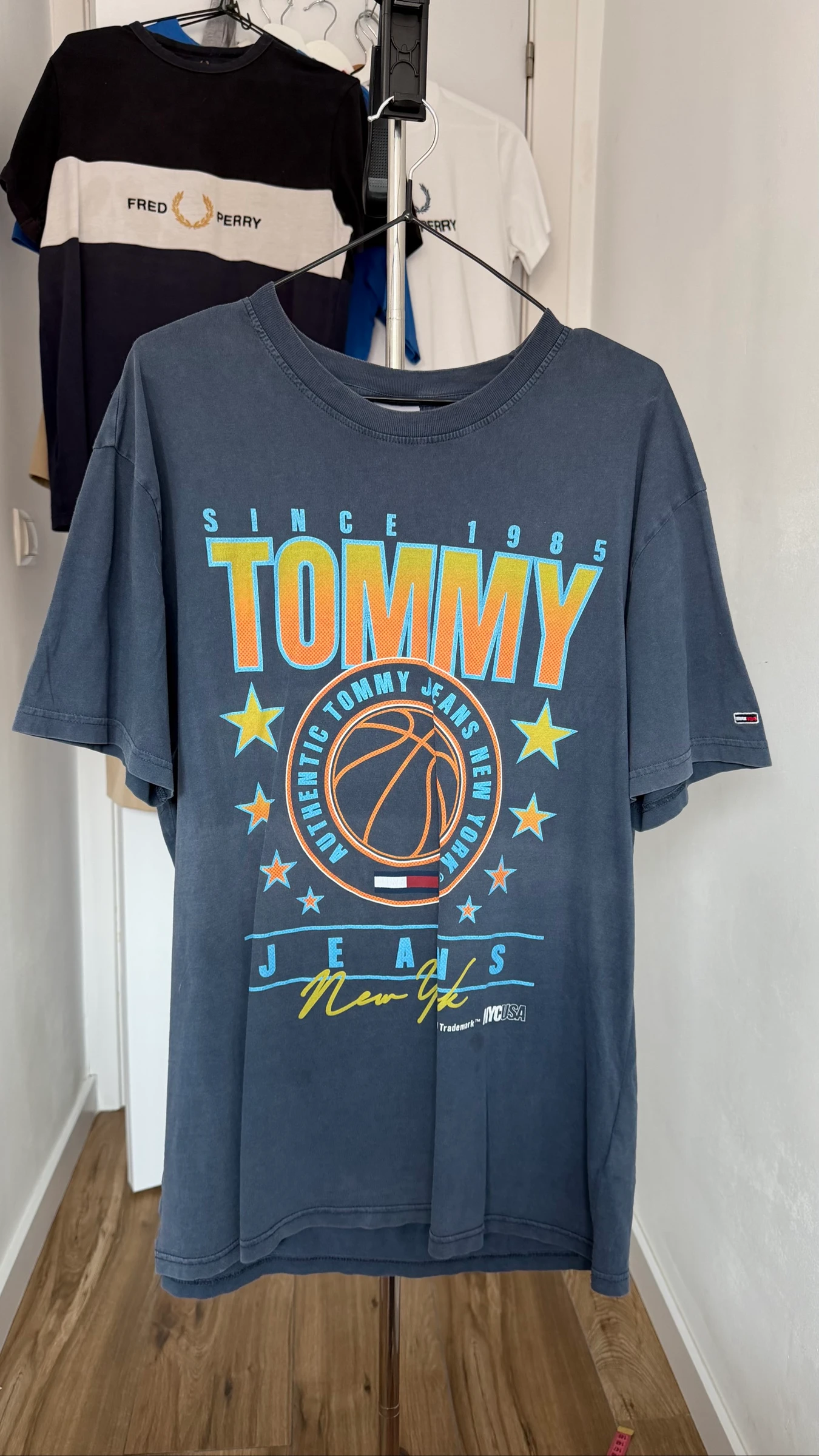 Camiseta vintage Tommy Jeans NYC – talla L